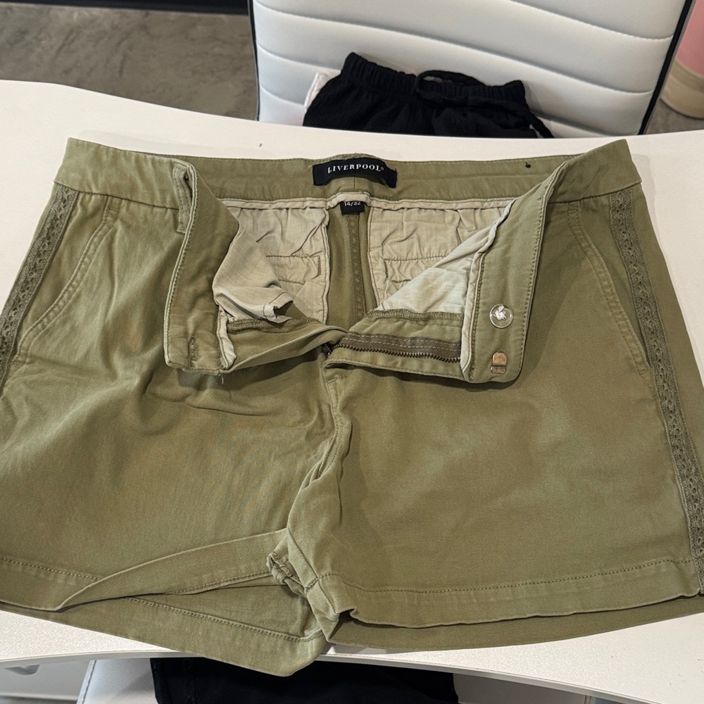 Liverpool Women's Khaki Cargo Shorts